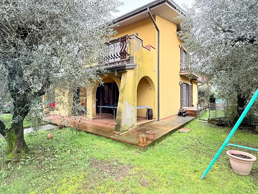 Immagine 1 di Villa in vendita  a Uzzano