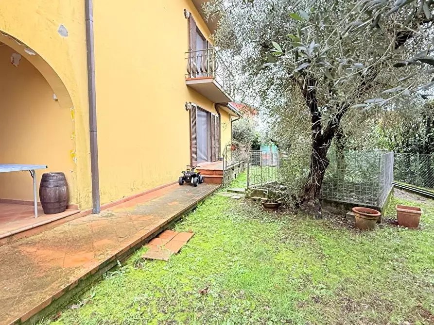 Immagine 39 di Villa in vendita  a Uzzano