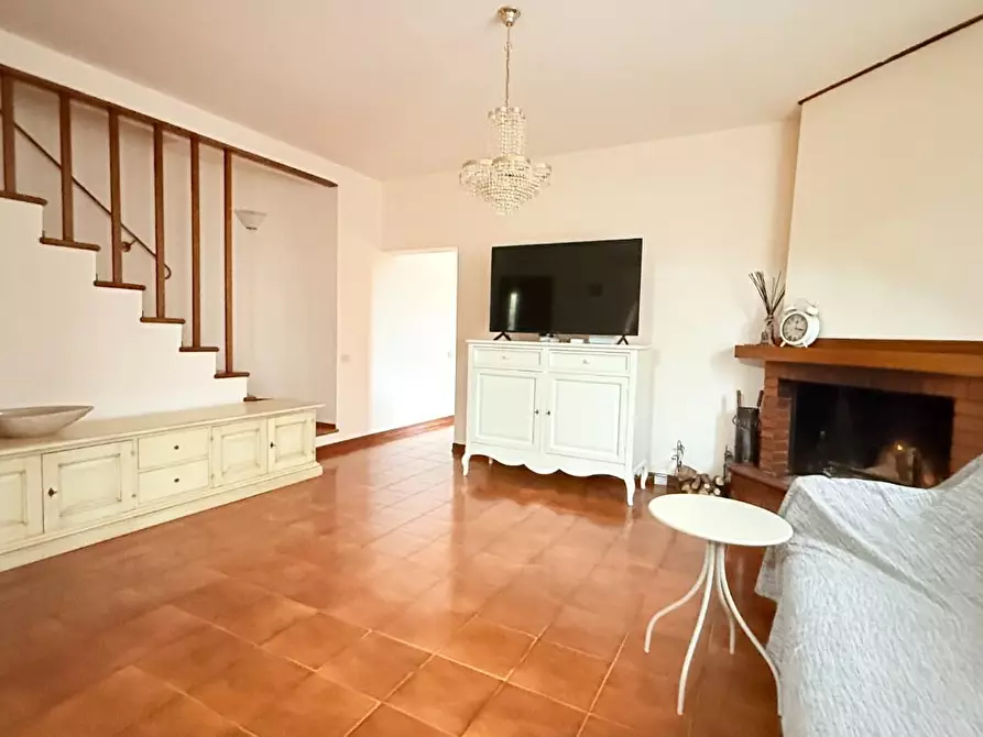 Immagine 21 di Villa in vendita  a Uzzano