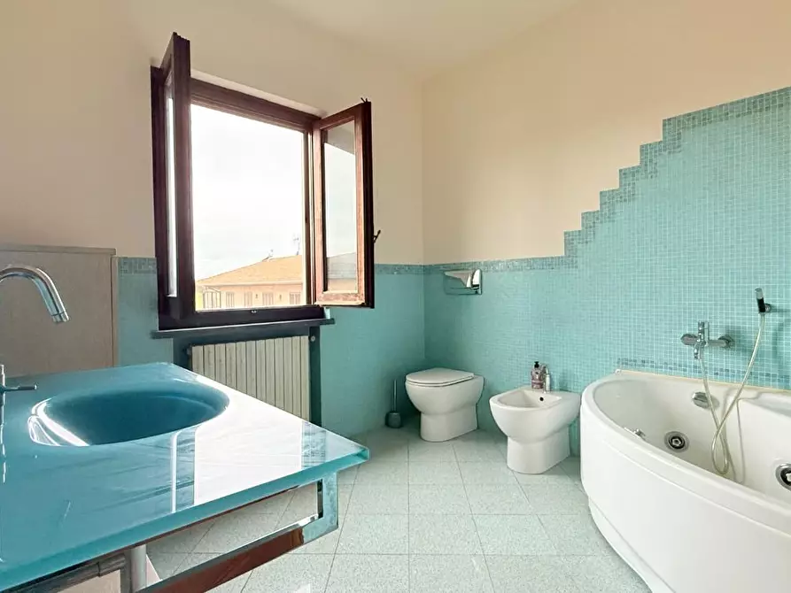 Immagine 37 di Villa in vendita  a Uzzano