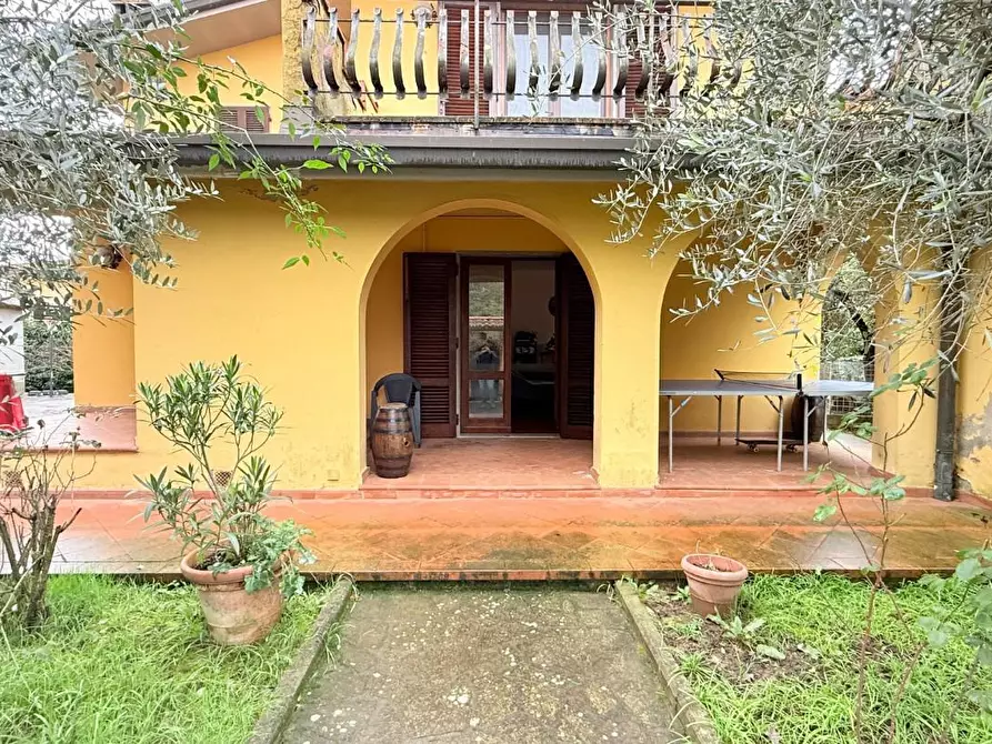 Immagine 2 di Villa in vendita  a Uzzano