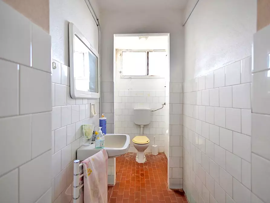 Immagine 25 di Attività artigianale in vendita  a Casciana Terme Lari