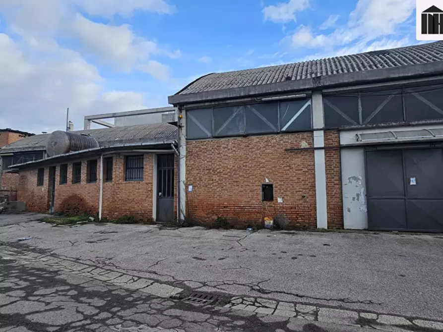 Immagine 2 di Capannone industriale in vendita  a Santa Croce Sull'arno