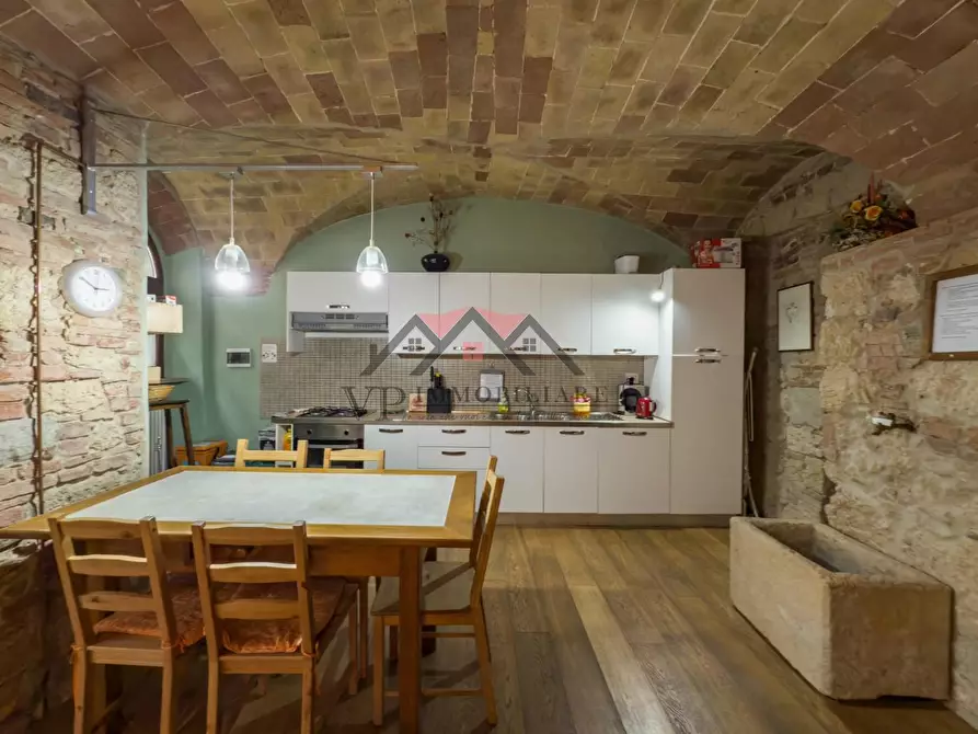 Immagine 2 di Appartamento in vendita  a Pomarance