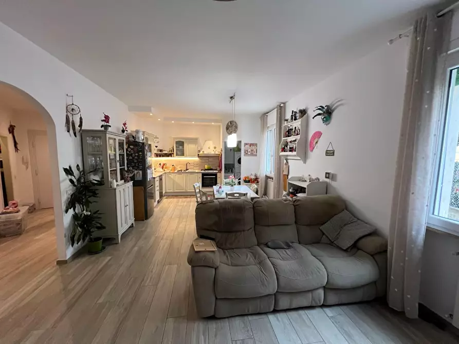 Immagine 4 di Appartamento in vendita  a Cecina