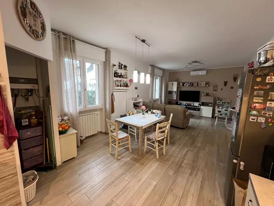 Immagine 2 di Appartamento in vendita  a Cecina