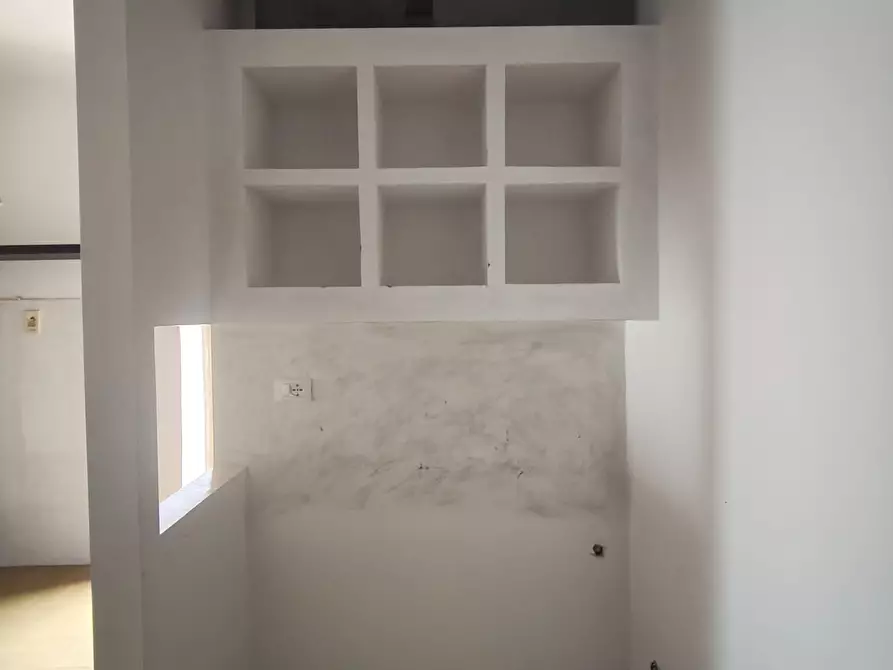 Immagine 5 di Locale commerciale in vendita  a Lucca