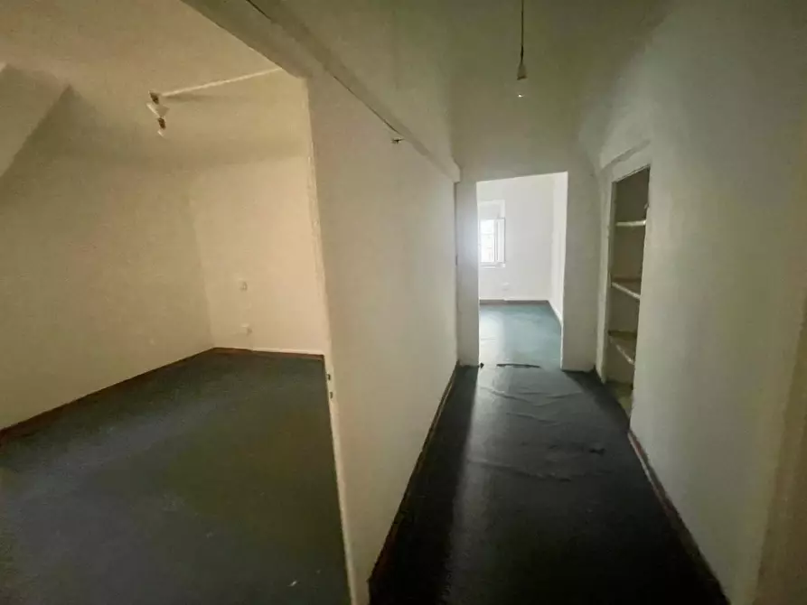 Immagine 15 di Appartamento in vendita  a Lucca