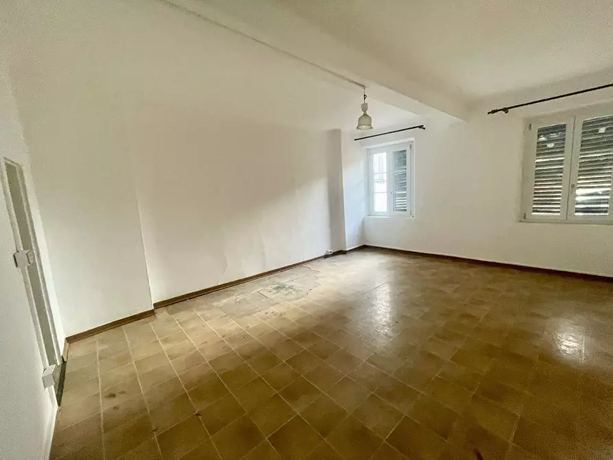 Immagine 5 di Appartamento in vendita  a Lucca