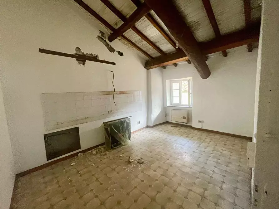 Immagine 18 di Appartamento in vendita  a Lucca