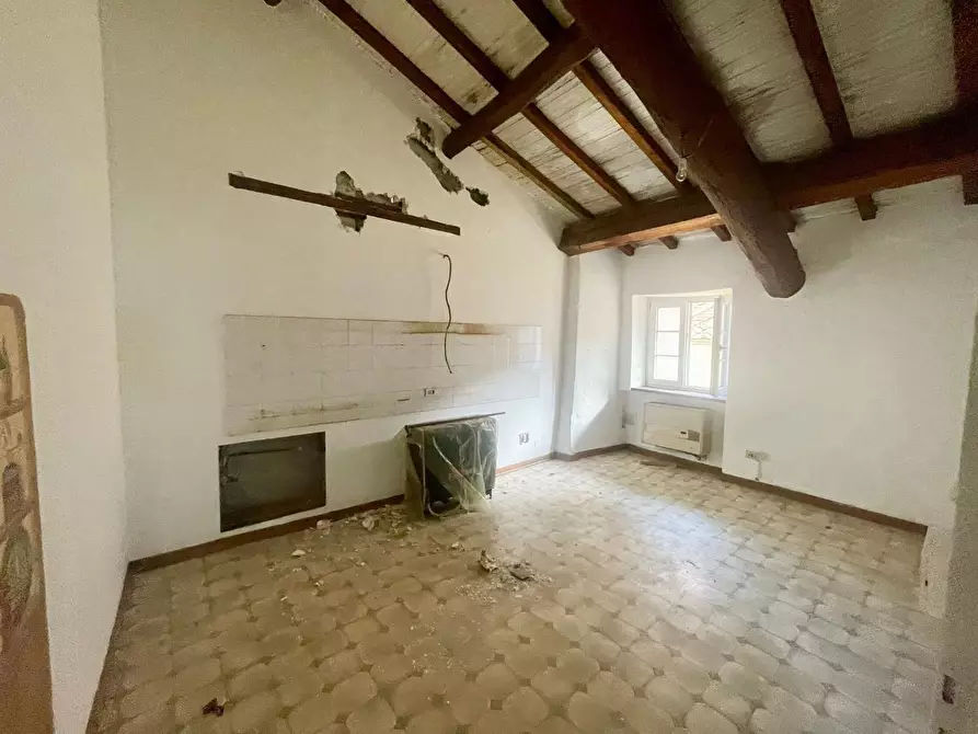 Immagine 20 di Appartamento in vendita  a Lucca