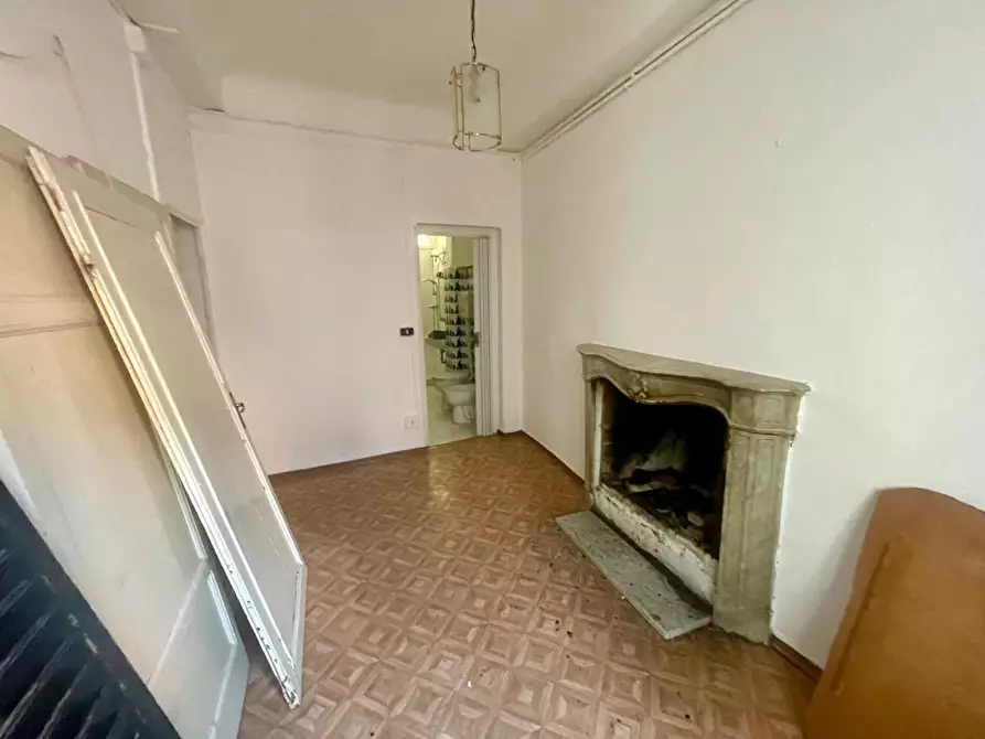 Immagine 11 di Appartamento in vendita  a Lucca