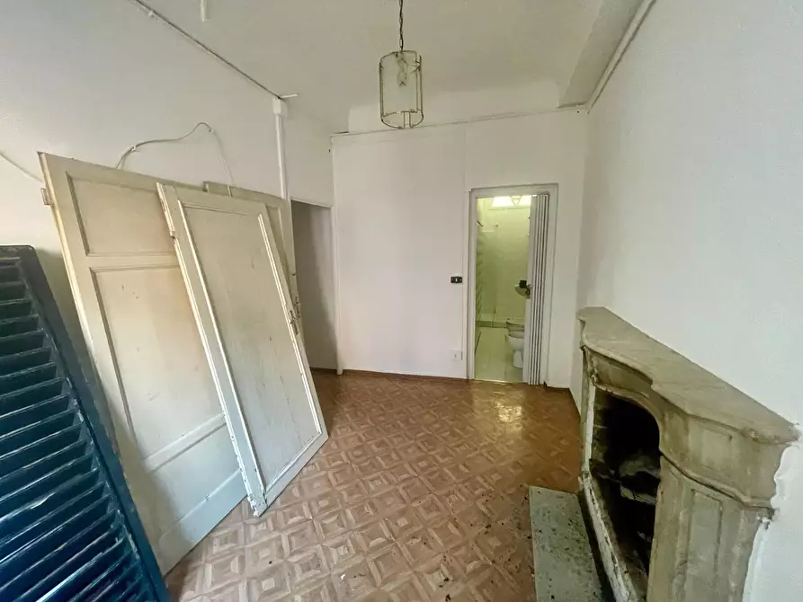 Immagine 12 di Appartamento in vendita  a Lucca