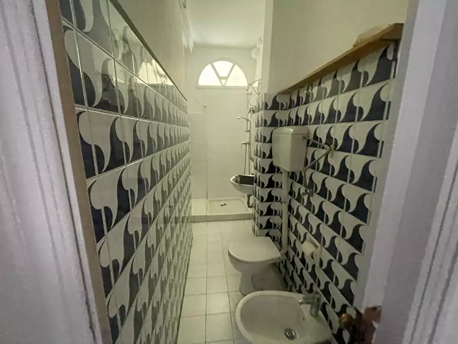 Immagine 9 di Appartamento in vendita  a Lucca