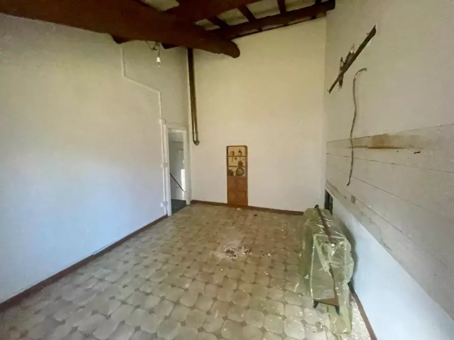 Immagine 17 di Appartamento in vendita  a Lucca