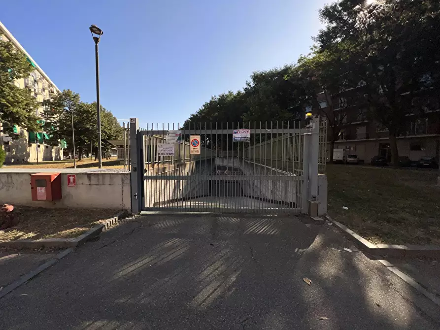 Immagine 1 di Garage in vendita  a Torino