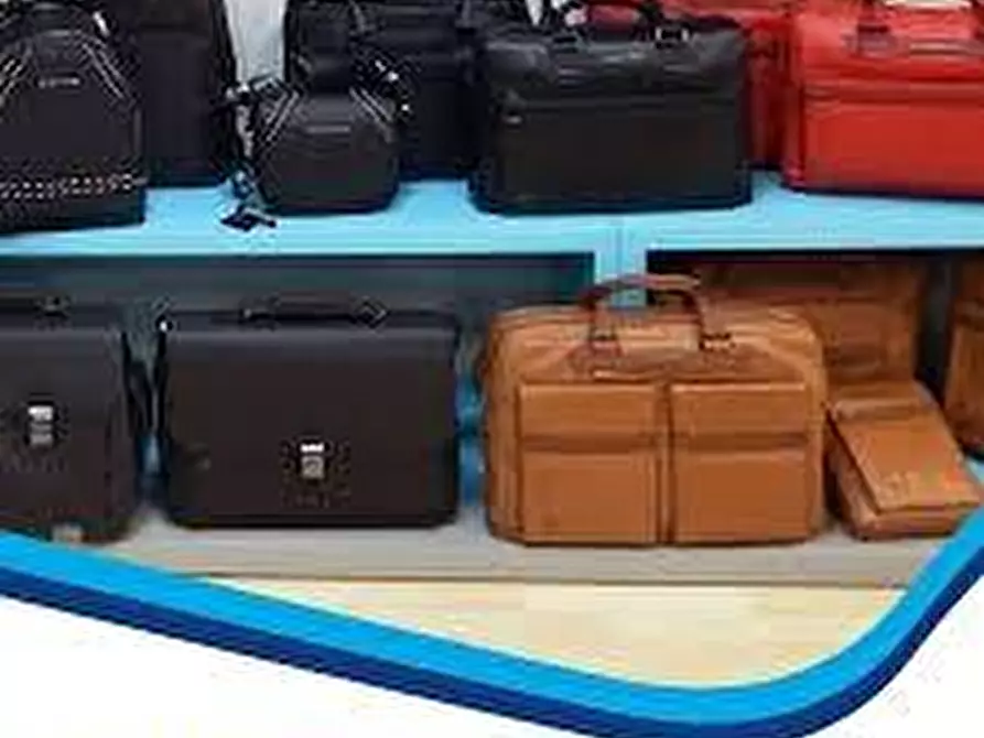 Immagine 27 di Attività commerciale in vendita  a Lanzo Torinese