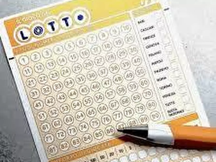 Immagine 21 di Attività commerciale in vendita  a Lanzo Torinese