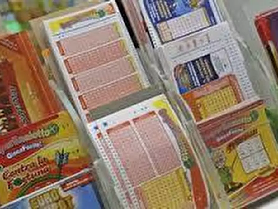 Immagine 7 di Attività commerciale in vendita  a Lanzo Torinese