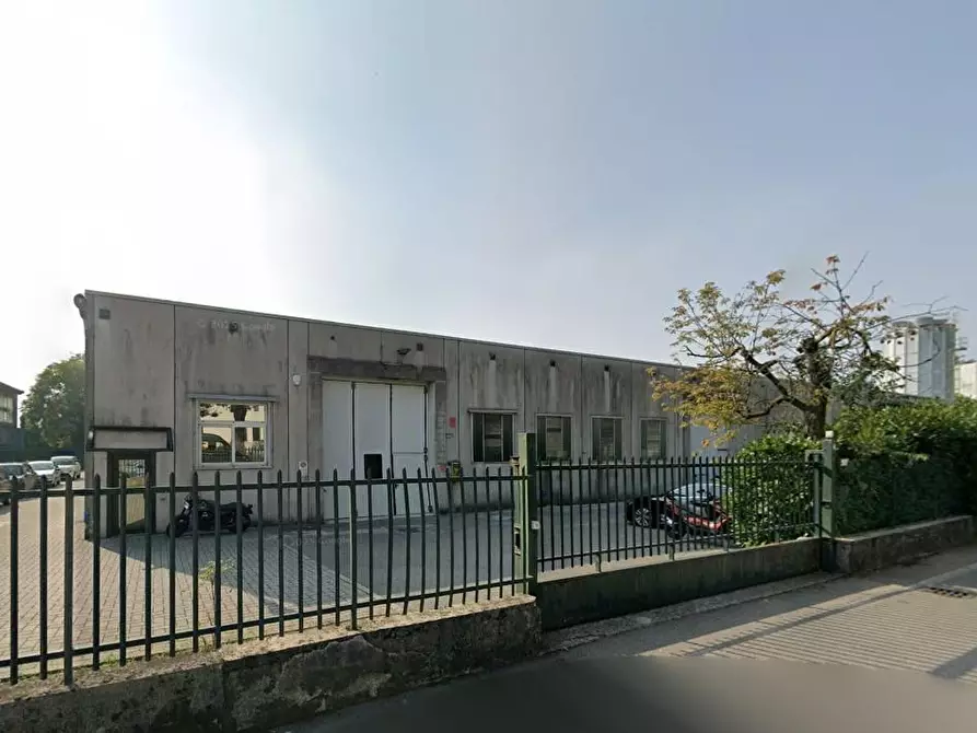 Immagine 1 di Attività artigianale in vendita  a Lesmo