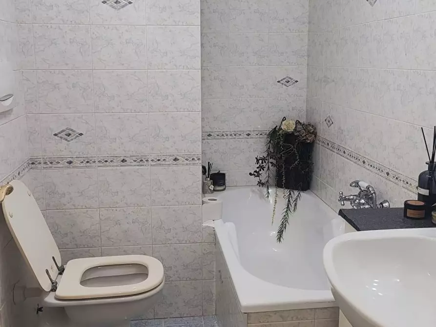 Immagine 7 di Appartamento in vendita  a Carrara