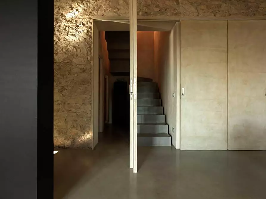 Immagine 9 di Rustico / casale in vendita  a Calci