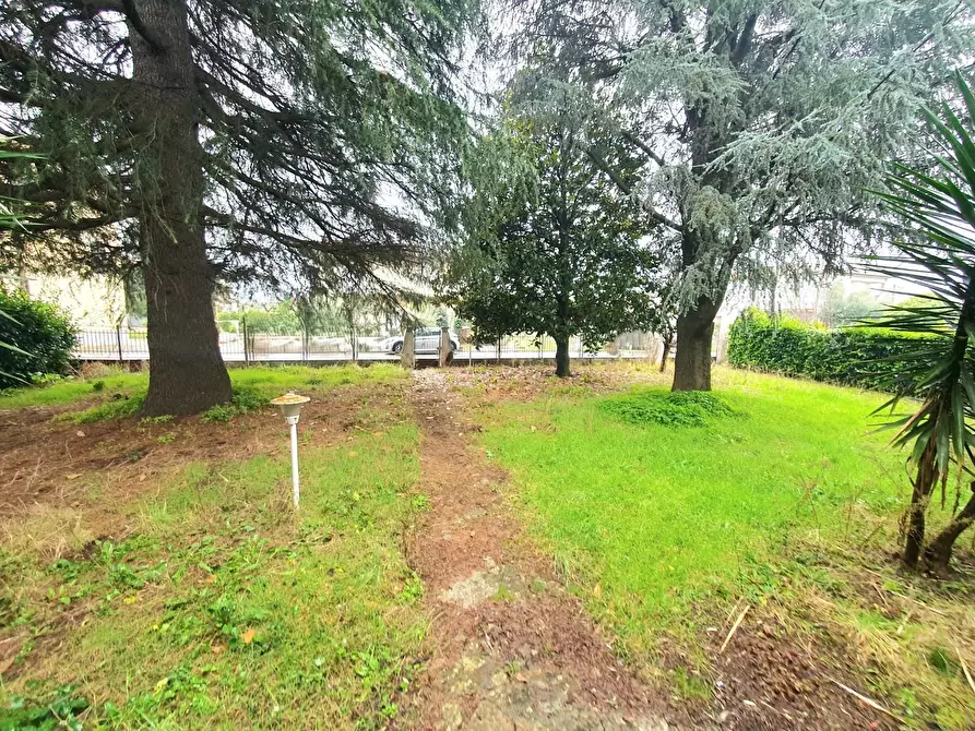 Immagine 2 di Casa bifamiliare in vendita  a Lucca