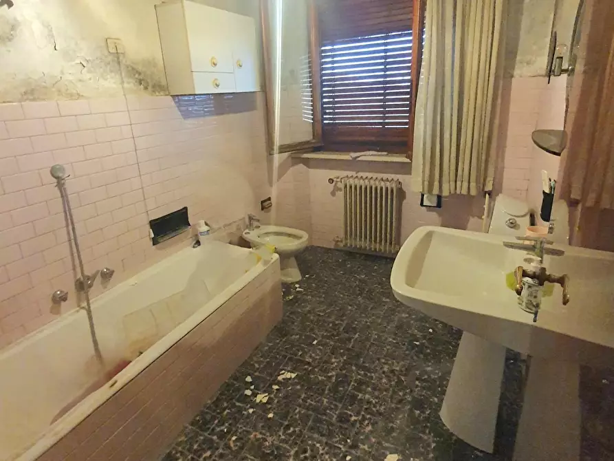 Immagine 26 di Casa bifamiliare in vendita  a Lucca