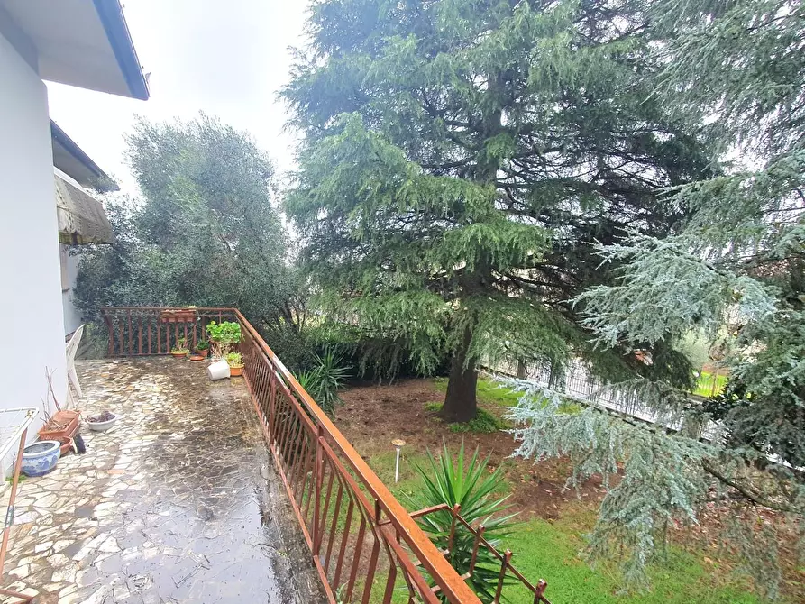 Immagine 5 di Casa bifamiliare in vendita  a Lucca