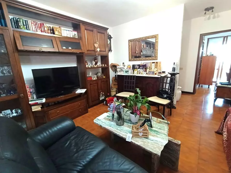 Immagine 5 di Appartamento in vendita  a Ortonovo