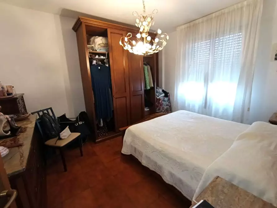 Immagine 10 di Appartamento in vendita  a Ortonovo