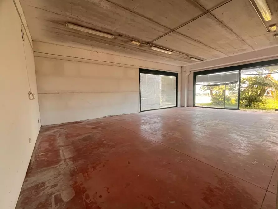 Immagine 13 di Capannone industriale in affitto  a Cascina