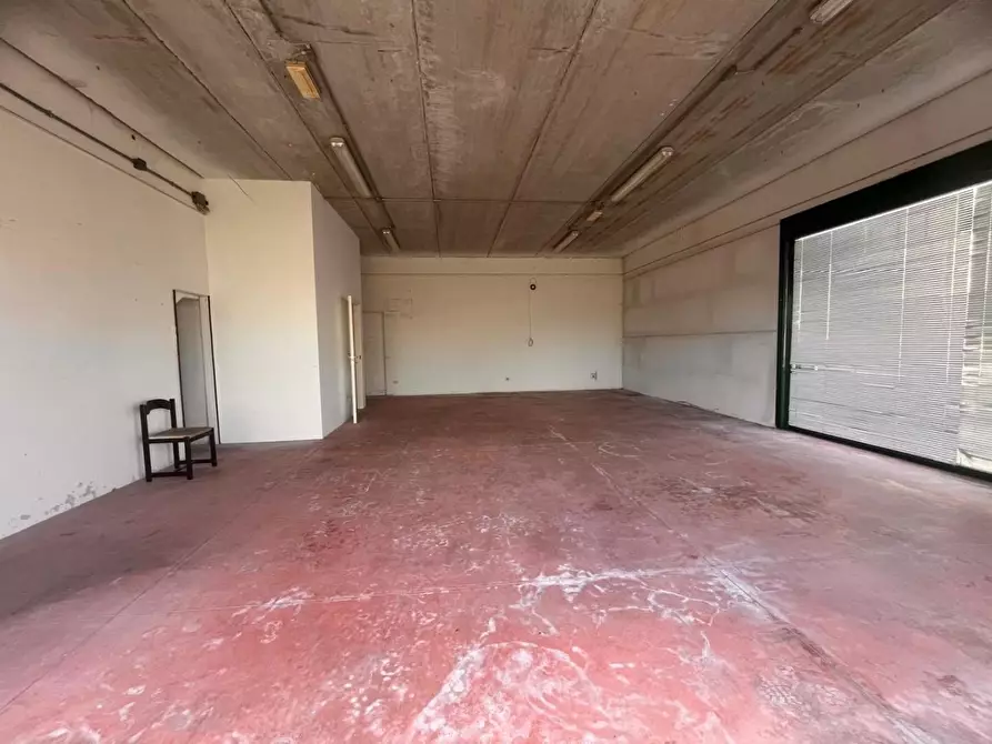 Immagine 3 di Capannone industriale in affitto  a Cascina