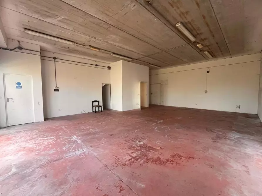 Immagine 5 di Capannone industriale in affitto  a Cascina