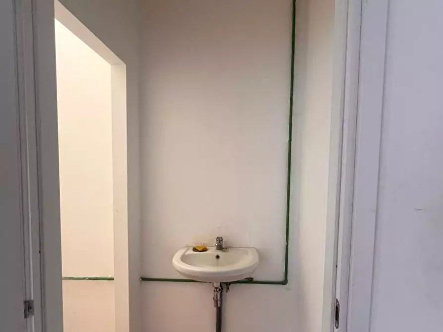 Immagine 8 di Capannone industriale in affitto  a Cascina