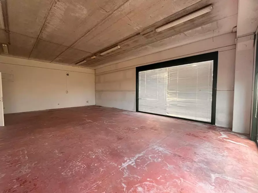 Immagine 4 di Capannone industriale in affitto  a Cascina