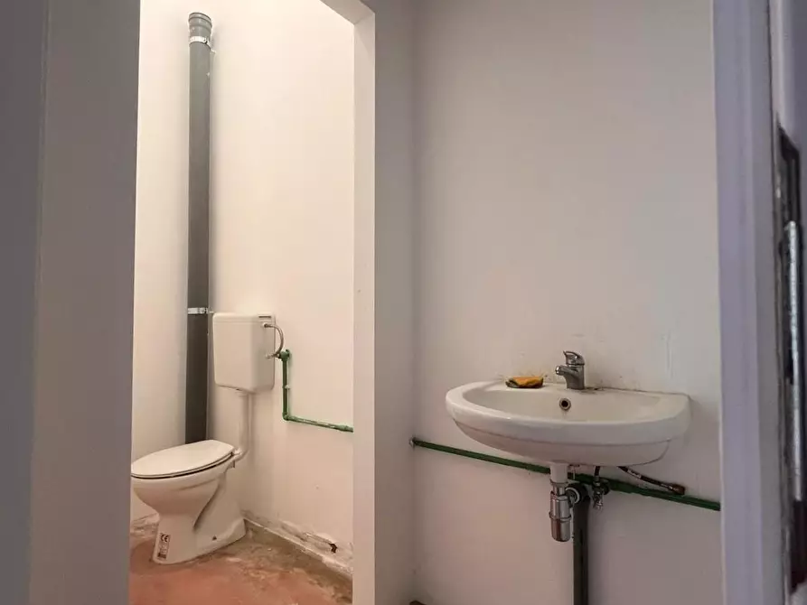 Immagine 9 di Capannone industriale in affitto  a Cascina