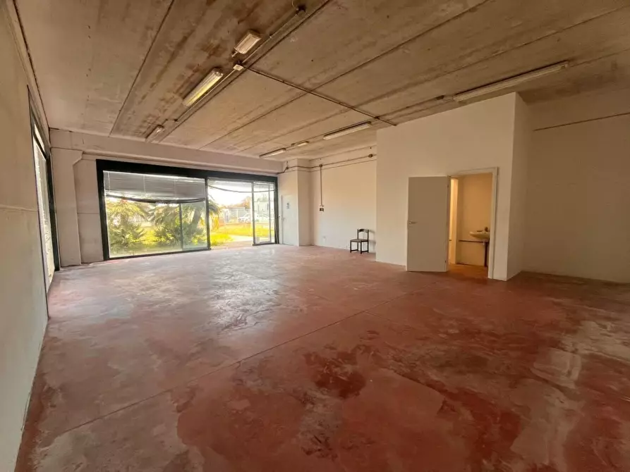 Immagine 6 di Capannone industriale in affitto  a Cascina