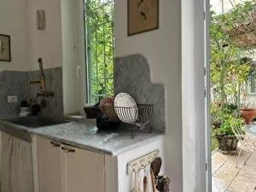 Immagine 17 di Appartamento in vendita  a Livorno