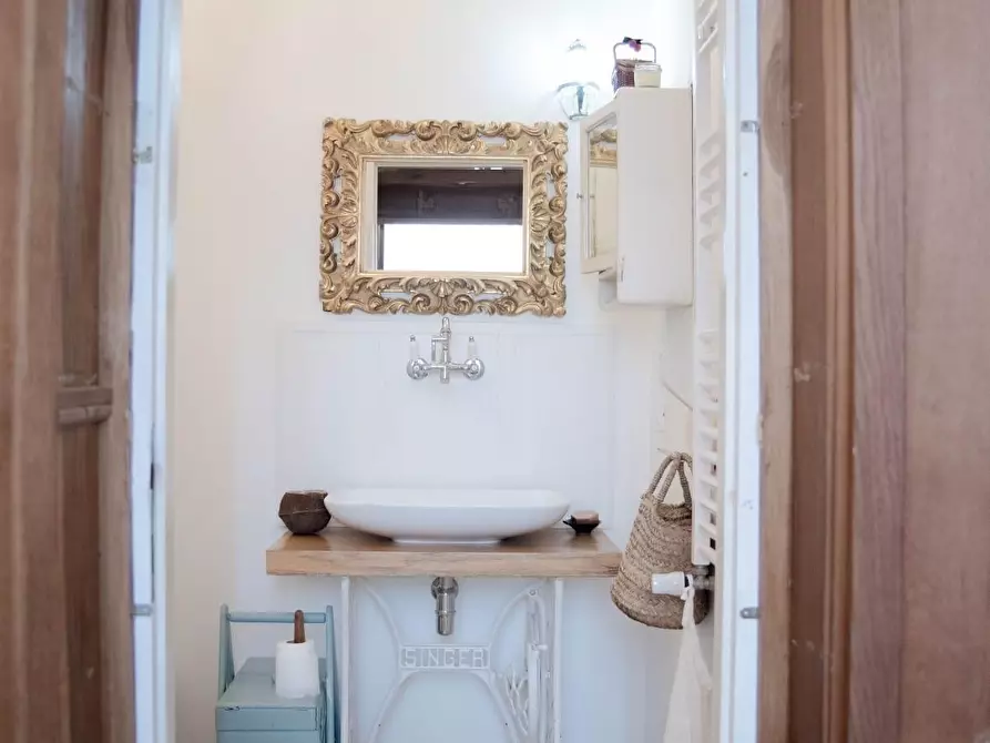 Immagine 28 di Appartamento in vendita  a Livorno