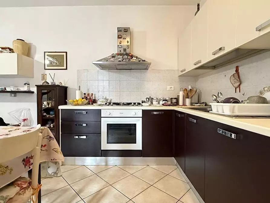 Immagine 3 di Appartamento in vendita  a Massa