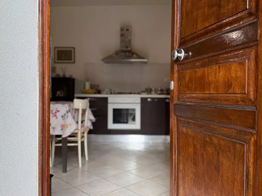 Immagine 2 di Appartamento in vendita  a Massa