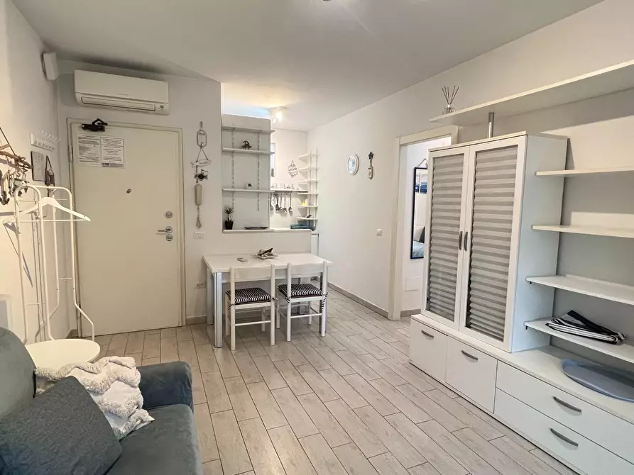 Immagine 1 di Appartamento in vendita  a Massa