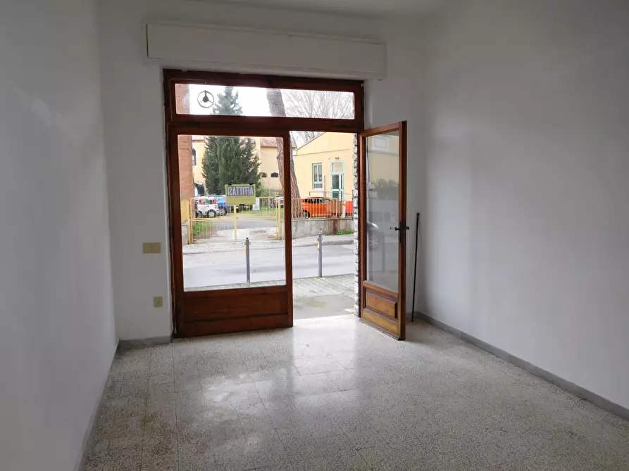Immagine 6 di Negozio in affitto  a Pisa
