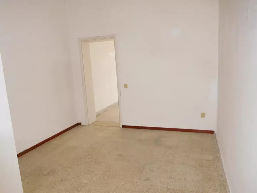 Immagine 4 di Negozio in affitto  a Pisa