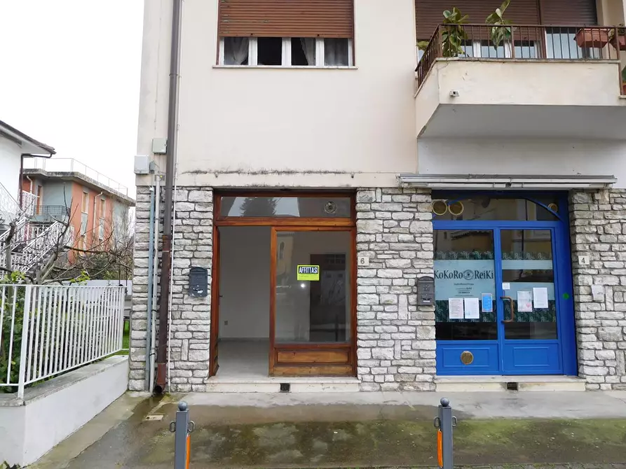 Immagine 1 di Negozio in affitto  a Pisa