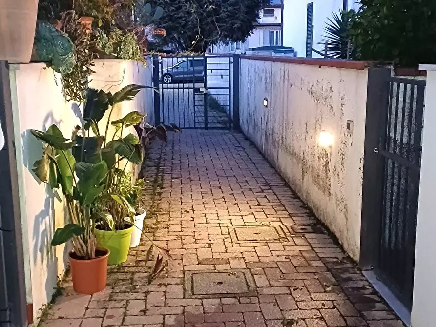 Immagine 16 di Porzione di casa in affitto  a Carrara