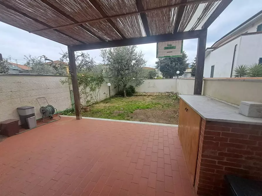 Immagine 13 di Porzione di casa in affitto  a Carrara