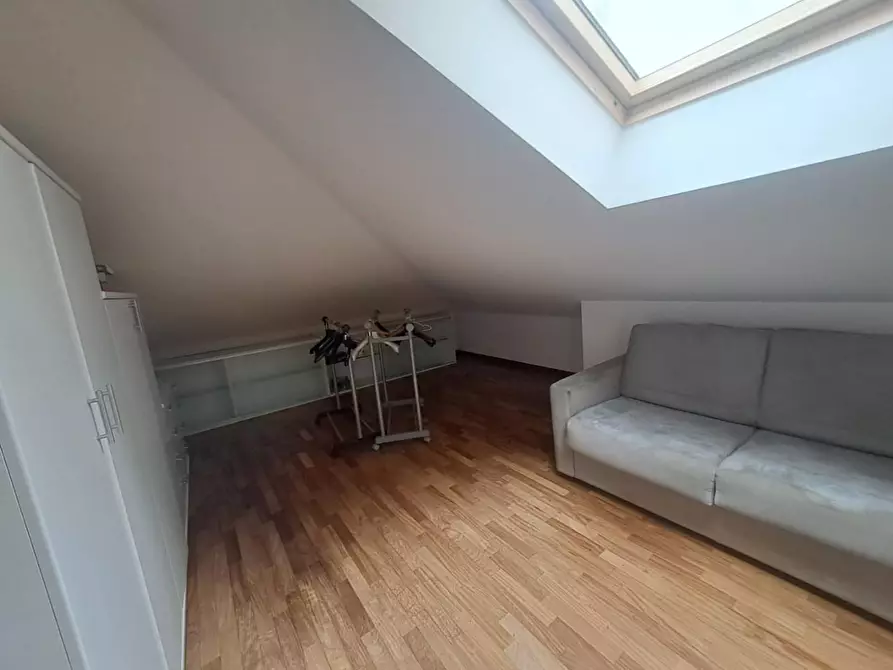 Immagine 10 di Porzione di casa in affitto  a Carrara