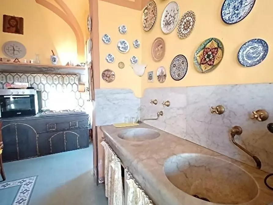 Immagine 4 di Villa in vendita  a Cascina